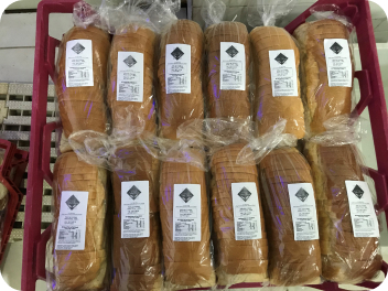 Pães de forma embalados dentro de uma caixa